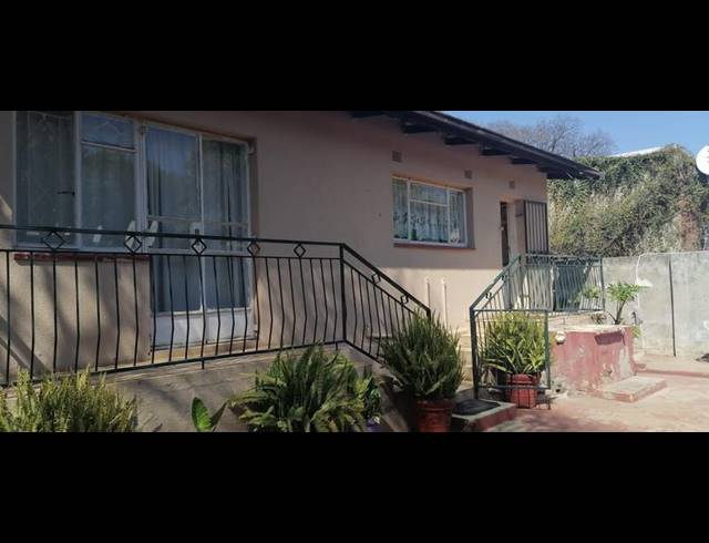 3 BEDROOM HOUSE FOR SALE IN BEZUIDENHOUT VALLEY